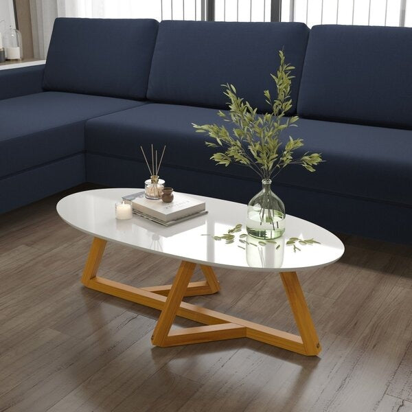 Mesa de Centro Oval com Pés de Madeira – Branco e Amêndoa
